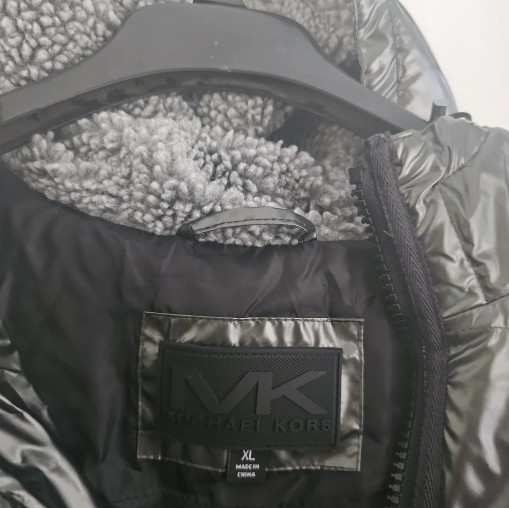 New MICHAEL KORS Size XL Gunmetal Gray Hooded Men's Puffer Jacket MSRP $225